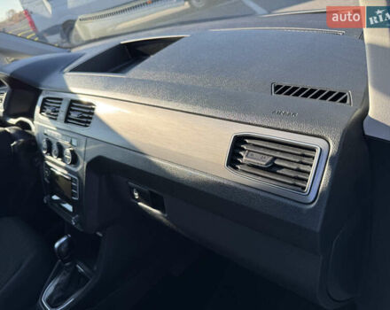 Серый Фольксваген Кадди, объемом двигателя 2 л и пробегом 274 тыс. км за 16300 $, фото 50 на Automoto.ua