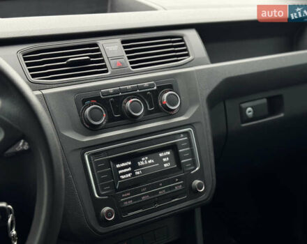 Серый Фольксваген Кадди, объемом двигателя 1.6 л и пробегом 209 тыс. км за 12400 $, фото 11 на Automoto.ua