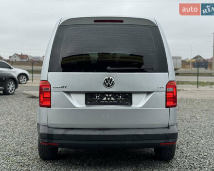 Серый Фольксваген Кадди, объемом двигателя 1.6 л и пробегом 209 тыс. км за 12400 $, фото 2 на Automoto.ua