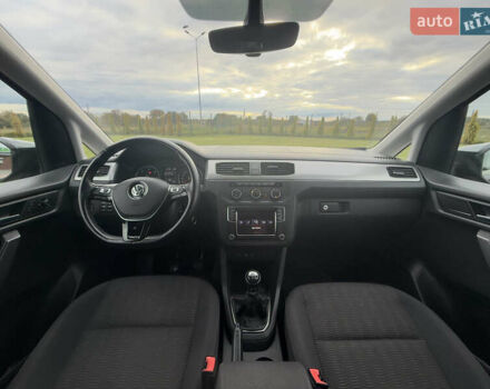 Серый Фольксваген Кадди, объемом двигателя 2 л и пробегом 187 тыс. км за 17900 $, фото 82 на Automoto.ua