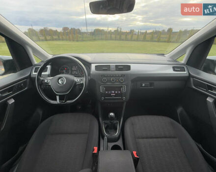 Серый Фольксваген Кадди, объемом двигателя 2 л и пробегом 187 тыс. км за 17900 $, фото 83 на Automoto.ua