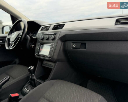 Серый Фольксваген Кадди, объемом двигателя 2 л и пробегом 187 тыс. км за 17900 $, фото 61 на Automoto.ua