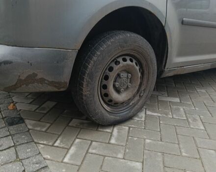 Серый Фольксваген Кадди, объемом двигателя 1.2 л и пробегом 400 тыс. км за 6500 $, фото 6 на Automoto.ua