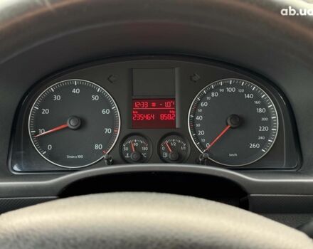 Серый Фольксваген Кадди, объемом двигателя 1.4 л и пробегом 235 тыс. км за 7590 $, фото 28 на Automoto.ua