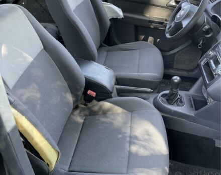 Фольксваген Кадди 2013 в Житомире на Automoto.ua Серый Фольксваген Кадди, объемом двигателя 2 л и пробегом 200 тыс. км за 5950 $, фото 9 на Automoto.ua