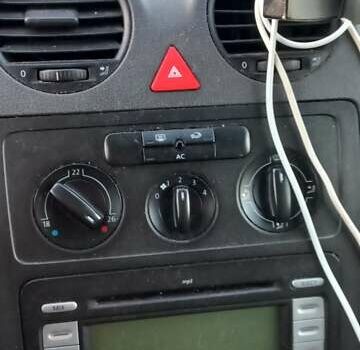 Серый Фольксваген Кадди, объемом двигателя 1.9 л и пробегом 280 тыс. км за 8000 $, фото 1 на Automoto.ua