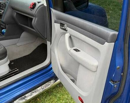 Синий Фольксваген Кадди, объемом двигателя 1.4 л и пробегом 260 тыс. км за 6000 $, фото 6 на Automoto.ua