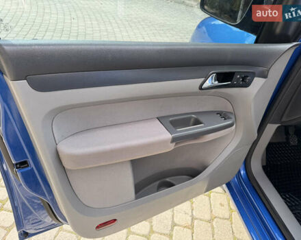 Синий Фольксваген Кадди, объемом двигателя 1.6 л и пробегом 226 тыс. км за 7200 $, фото 7 на Automoto.ua