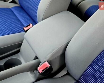 Синий Фольксваген Кадди, объемом двигателя 1.6 л и пробегом 233 тыс. км за 7399 $, фото 45 на Automoto.ua