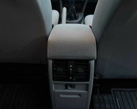 Синий Фольксваген Кадди, объемом двигателя 1.6 л и пробегом 215 тыс. км за 7900 $, фото 13 на Automoto.ua