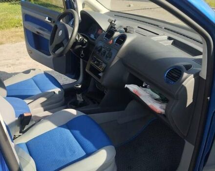 Синий Фольксваген Кадди, объемом двигателя 1.6 л и пробегом 403 тыс. км за 6000 $, фото 3 на Automoto.ua