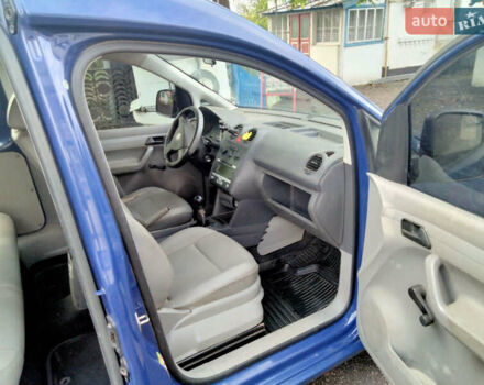 Синий Фольксваген Кадди, объемом двигателя 1.98 л и пробегом 303 тыс. км за 5500 $, фото 5 на Automoto.ua