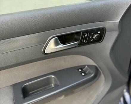 Синий Фольксваген Кадди, объемом двигателя 1.6 л и пробегом 183 тыс. км за 12499 $, фото 12 на Automoto.ua