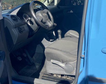 Синий Фольксваген Кадди, объемом двигателя 1.6 л и пробегом 286 тыс. км за 9600 $, фото 8 на Automoto.ua