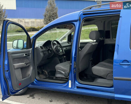 Синій Фольксваген Кадді, об'ємом двигуна 1.6 л та пробігом 251 тис. км за 12000 $, фото 13 на Automoto.ua