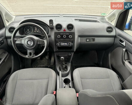 Синій Фольксваген Кадді, об'ємом двигуна 1.6 л та пробігом 251 тис. км за 12000 $, фото 15 на Automoto.ua