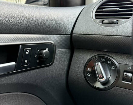 Синий Фольксваген Кадди, объемом двигателя 1.6 л и пробегом 281 тыс. км за 11200 $, фото 19 на Automoto.ua