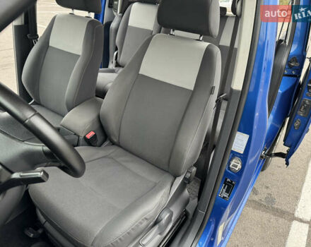 Синій Фольксваген Кадді, об'ємом двигуна 1.6 л та пробігом 251 тис. км за 12000 $, фото 18 на Automoto.ua