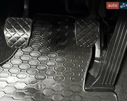 Синій Фольксваген Кадді, об'ємом двигуна 2 л та пробігом 239 тис. км за 16750 $, фото 64 на Automoto.ua