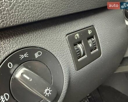 Синій Фольксваген Кадді, об'ємом двигуна 2 л та пробігом 239 тис. км за 16750 $, фото 63 на Automoto.ua