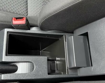 Синій Фольксваген Кадді, об'ємом двигуна 2 л та пробігом 239 тис. км за 16750 $, фото 68 на Automoto.ua