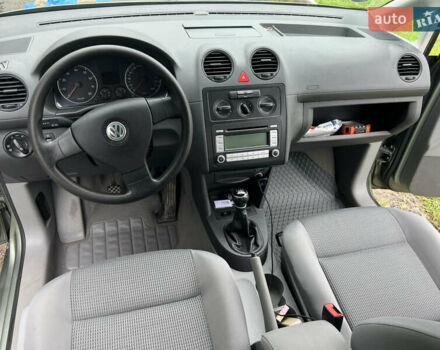 Зеленый Фольксваген Кадди, объемом двигателя 1.6 л и пробегом 285 тыс. км за 5700 $, фото 7 на Automoto.ua