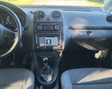 Зеленый Фольксваген Кадди, объемом двигателя 2 л и пробегом 285 тыс. км за 10000 $, фото 5 на Automoto.ua