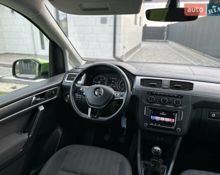 Зелений Фольксваген Кадді, об'ємом двигуна 2 л та пробігом 230 тис. км за 19950 $, фото 32 на Automoto.ua