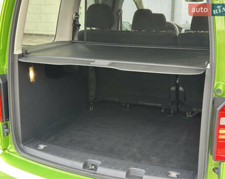 Зелений Фольксваген Кадді, об'ємом двигуна 2 л та пробігом 230 тис. км за 19950 $, фото 24 на Automoto.ua