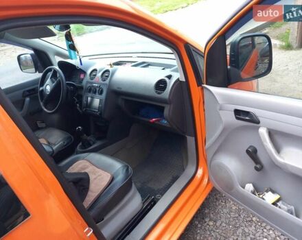 Оранжевый Фольксваген Кадди, объемом двигателя 2 л и пробегом 400 тыс. км за 6500 $, фото 6 на Automoto.ua