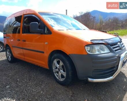Оранжевый Фольксваген Кадди, объемом двигателя 2 л и пробегом 400 тыс. км за 6500 $, фото 1 на Automoto.ua