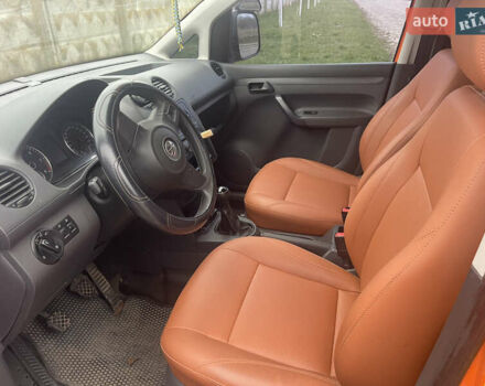 Оранжевый Фольксваген Кадди, объемом двигателя 1.6 л и пробегом 280 тыс. км за 10600 $, фото 6 на Automoto.ua