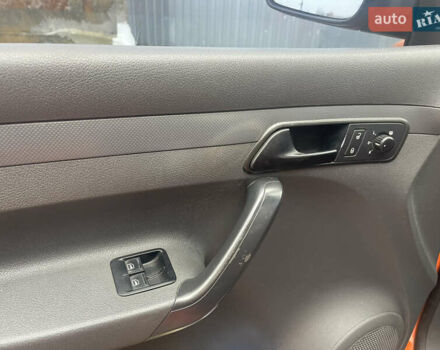 Оранжевый Фольксваген Кадди, объемом двигателя 1.6 л и пробегом 280 тыс. км за 10600 $, фото 10 на Automoto.ua