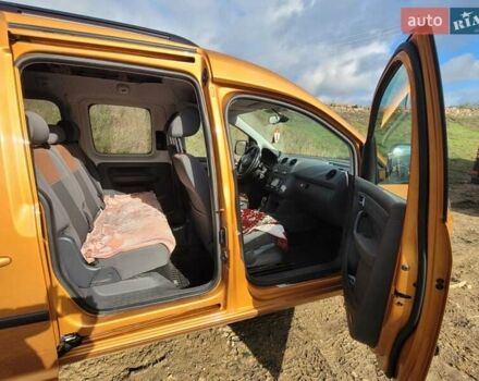 Оранжевый Фольксваген Кадди, объемом двигателя 2 л и пробегом 120 тыс. км за 15500 $, фото 4 на Automoto.ua