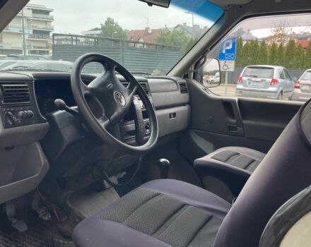 Білий Фольксваген Каравелла, об'ємом двигуна 2.5 л та пробігом 390 тис. км за 3595 $, фото 6 на Automoto.ua