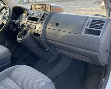 Белый Фольксваген Каравелла, объемом двигателя 0 л и пробегом 350 тыс. км за 17000 $, фото 3 на Automoto.ua