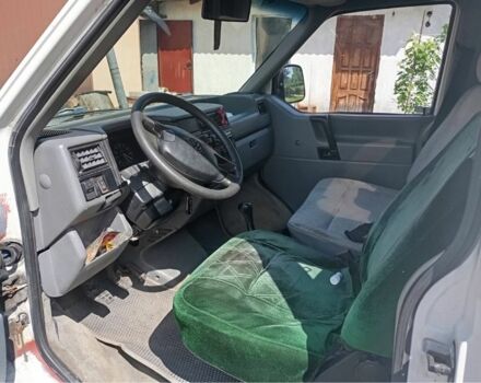 Белый Фольксваген Каравелла, объемом двигателя 1.9 л и пробегом 400 тыс. км за 4200 $, фото 4 на Automoto.ua