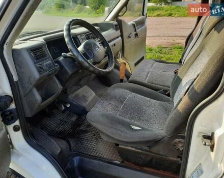 Белый Фольксваген Каравелла, объемом двигателя 2.4 л и пробегом 500 тыс. км за 2999 $, фото 25 на Automoto.ua