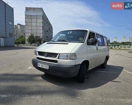 Белый Фольксваген Каравелла, объемом двигателя 2.5 л и пробегом 370 тыс. км за 9000 $, фото 1 на Automoto.ua