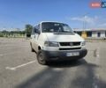 Белый Фольксваген Каравелла, объемом двигателя 2.5 л и пробегом 370 тыс. км за 9000 $, фото 1 на Automoto.ua