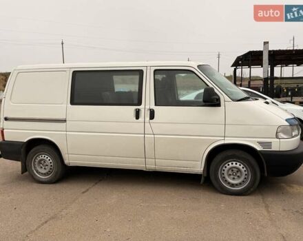 Белый Фольксваген Каравелла, объемом двигателя 2.5 л и пробегом 408 тыс. км за 7300 $, фото 2 на Automoto.ua