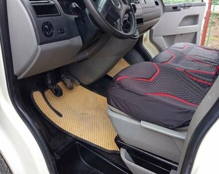 Белый Фольксваген Каравелла, объемом двигателя 2.5 л и пробегом 280 тыс. км за 7800 $, фото 7 на Automoto.ua