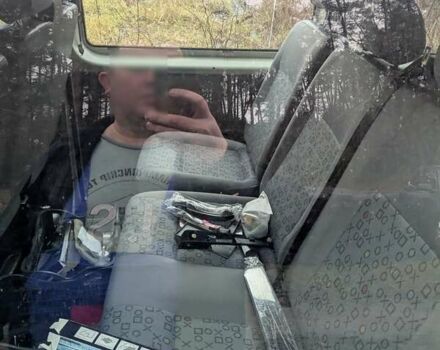 Белый Фольксваген Каравелла, объемом двигателя 2.5 л и пробегом 370 тыс. км за 6000 $, фото 3 на Automoto.ua