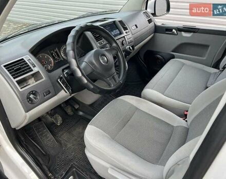 Белый Фольксваген Каравелла, объемом двигателя 2 л и пробегом 283 тыс. км за 16900 $, фото 16 на Automoto.ua