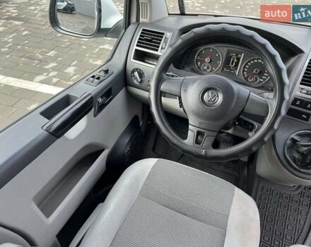 Белый Фольксваген Каравелла, объемом двигателя 2 л и пробегом 283 тыс. км за 16900 $, фото 17 на Automoto.ua