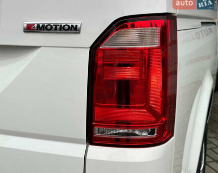 Білий Фольксваген Каравелла, об'ємом двигуна 2 л та пробігом 159 тис. км за 32950 $, фото 26 на Automoto.ua