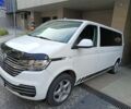 Белый Фольксваген Каравелла, объемом двигателя 2 л и пробегом 144 тыс. км за 27500 $, фото 1 на Automoto.ua