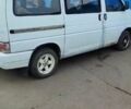 Белый Фольксваген Каравелла, объемом двигателя 2.4 л и пробегом 303 тыс. км за 3000 $, фото 1 на Automoto.ua
