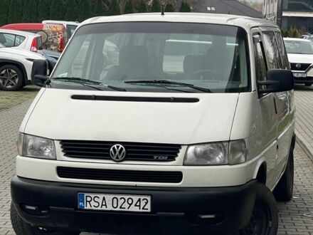 Белый Фольксваген Каравелла, объемом двигателя 2.5 л и пробегом 390 тыс. км за 3595 $, фото 1 на Automoto.ua