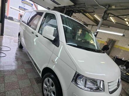 Фольксваген Каравелла 2006 в Кривом Роге на Automoto.ua Белый Фольксваген Каравелла, объемом двигателя 1.9 л и пробегом 235 тыс. км за 7800 $, фото 1 на Automoto.ua